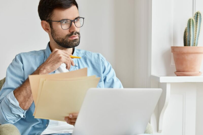 agent publique au bureau