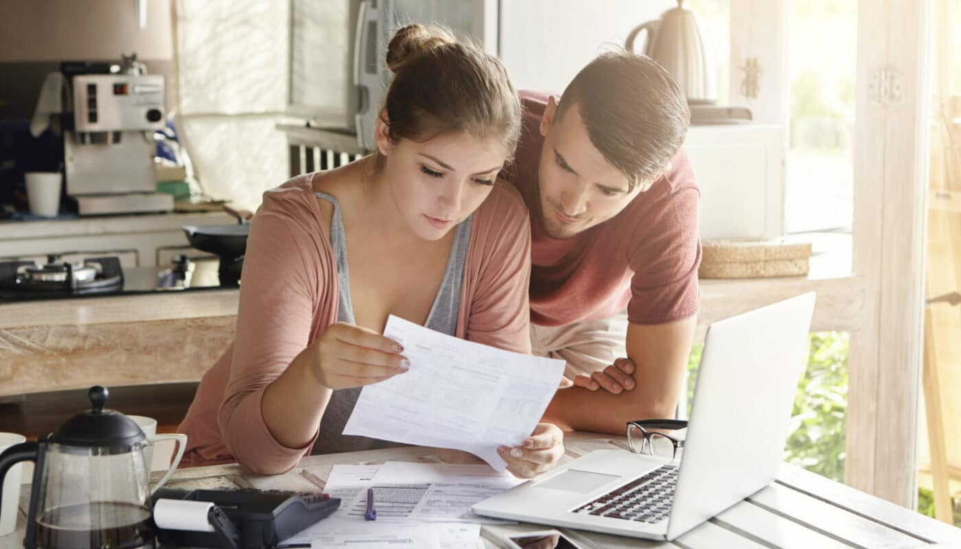 couple qui gère ses finances