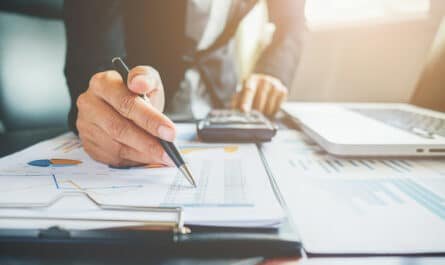 Etude dossier surendettement rachat de crédit