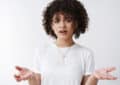 Femme indécise