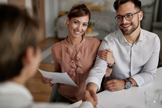 couple heureux pour l'Assurance hypothécaire