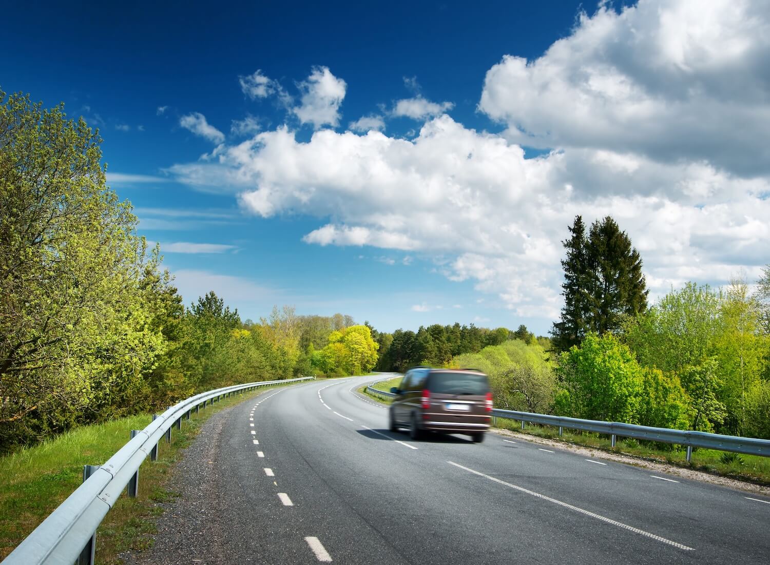 Voiture sur la route