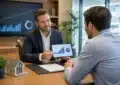 Contrat de prêt hypothécaire avec clé et documents financiers