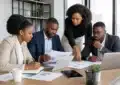 Dossier de prêt immobilier avec justificatifs et checklists professionnelles